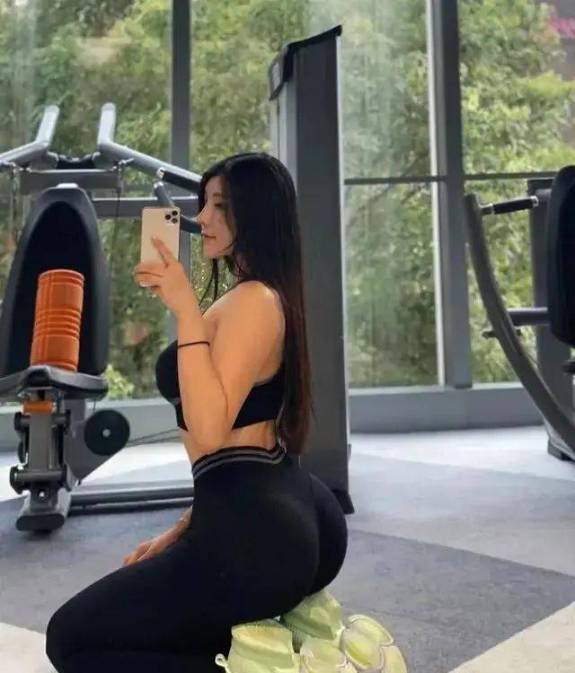 打美女的屁股比赛，扭曲娱乐还是暴力行为？